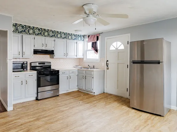 152 Alden St, Fall River, MA 02723