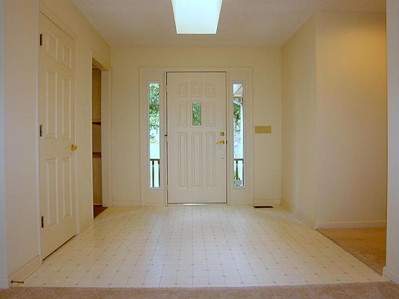 3rd image of 30 Heather Glen Dr