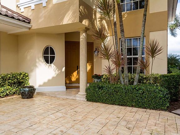 3rd image of 5590 E Harbor Village Dr