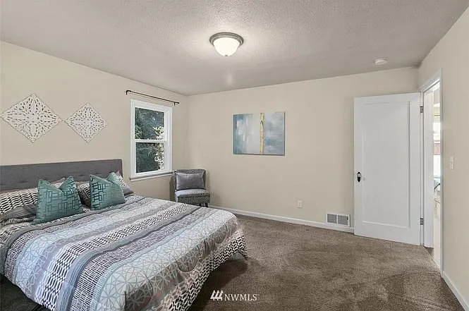 1921 E Valley Hwy — Photo 16