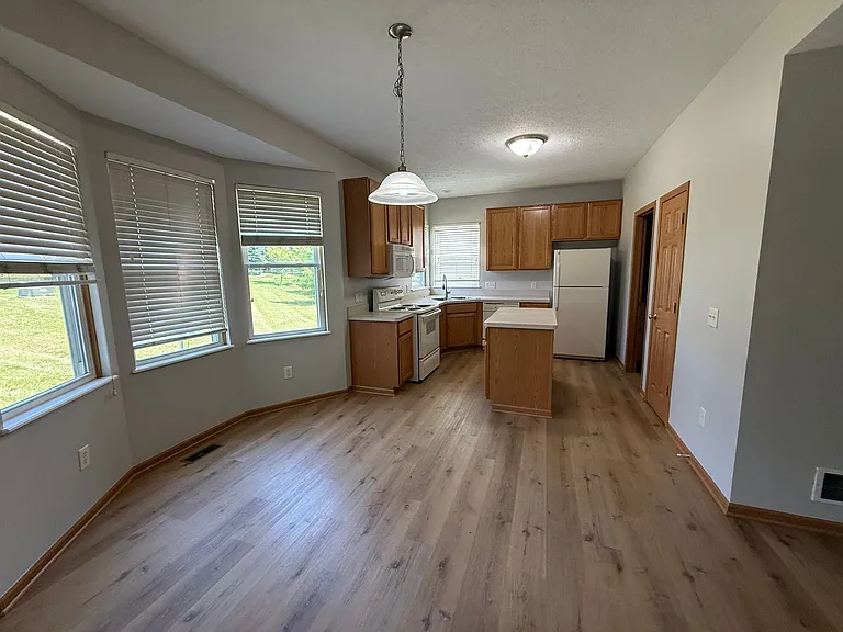 544 Sycamore Dr — Photo 8