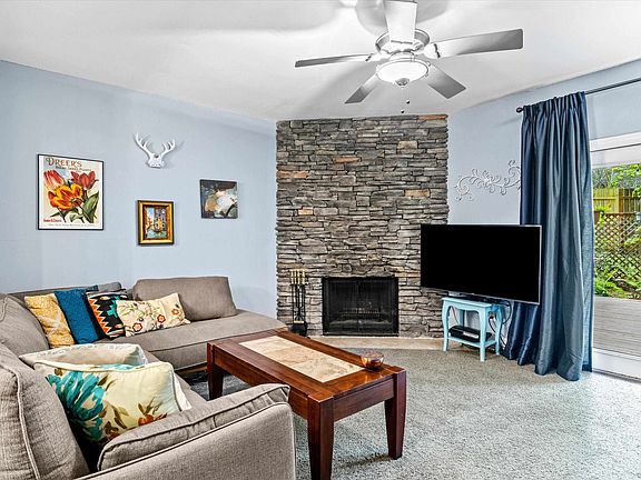 3rd image of 1725 Beechwood Cir S
