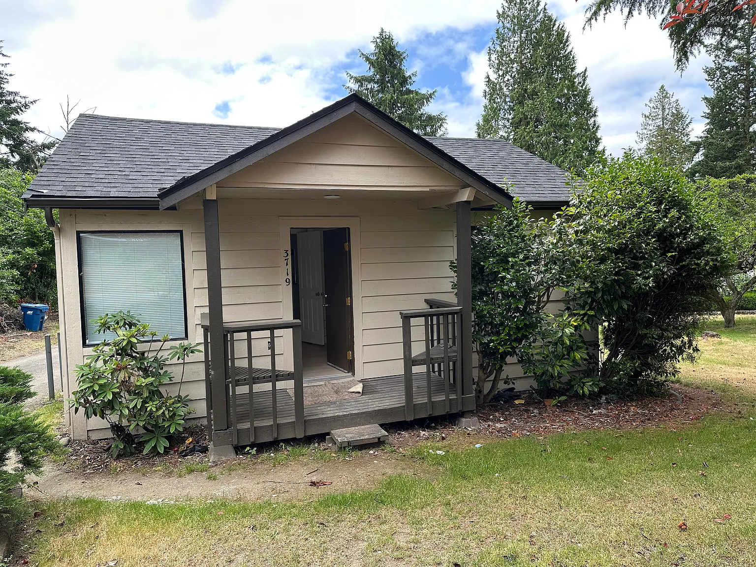 2 bed, 610 sqft, $2,045 — Photo 1