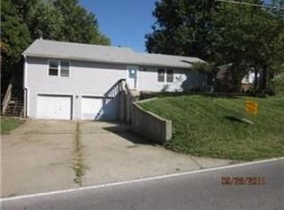 1237 Dickinson Rd, Independence, MO 64050