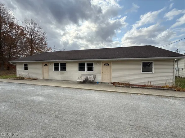 1996 & 1998 N Water St, Uhrichsville, OH 44683