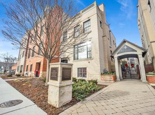 460 Pennsylvania Ave APT C, Glen Ellyn, IL 60137