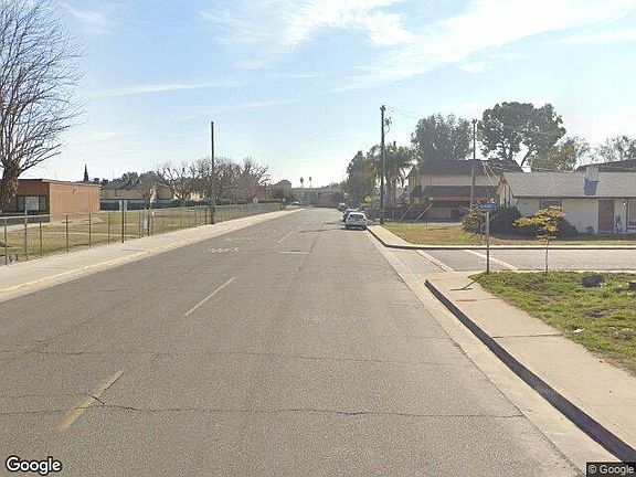 Exterior Neighborhood (street photo)
