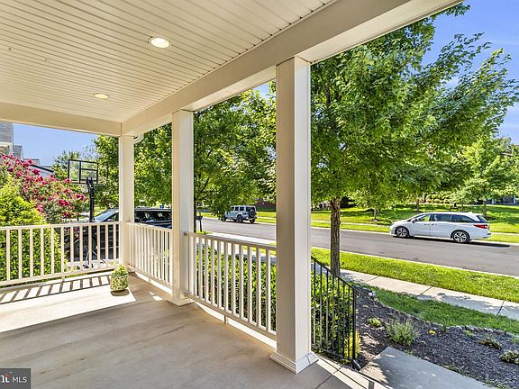 4th image of 42522 Stratford Landing Dr