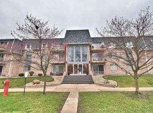 18855 Burnham Ave APT 234, Lansing, IL