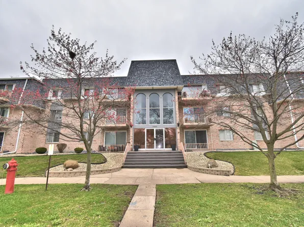 18855 Burnham Ave APT 234, Lansing, IL 60438