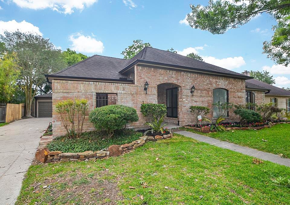1st image of 6811 Las Brisas Dr
