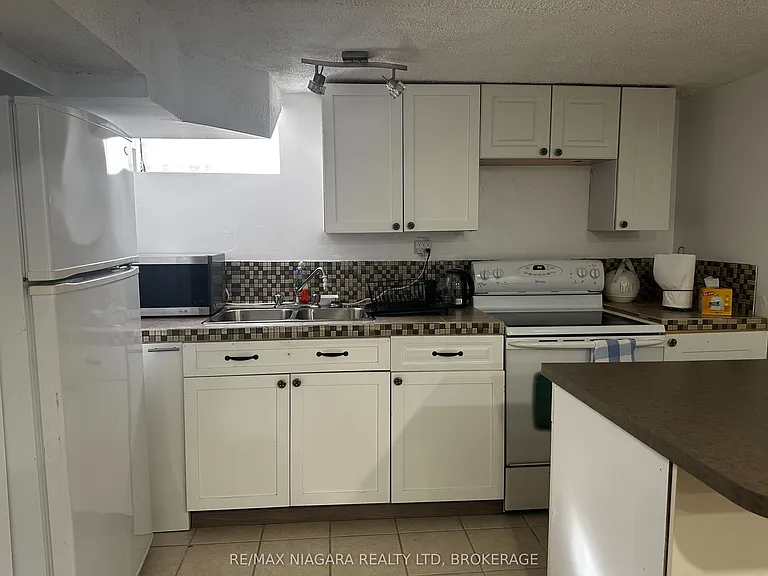 43A Beachaven Dr #LOWER — Photo 5