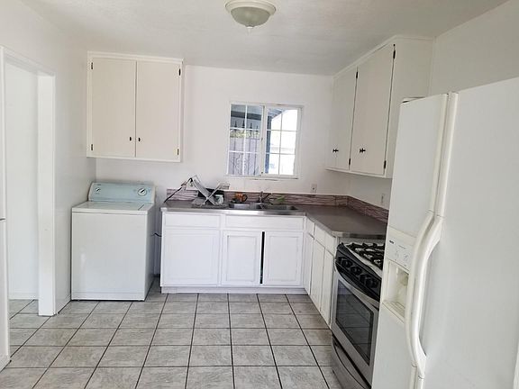 3rd image of 1586 Christopher St