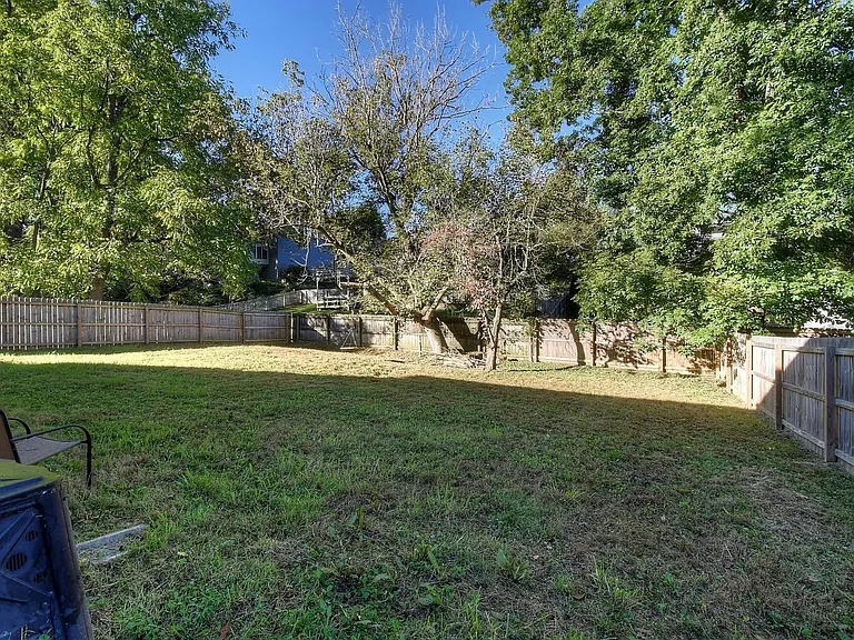 4011 W Englewood Blvd — Photo 22