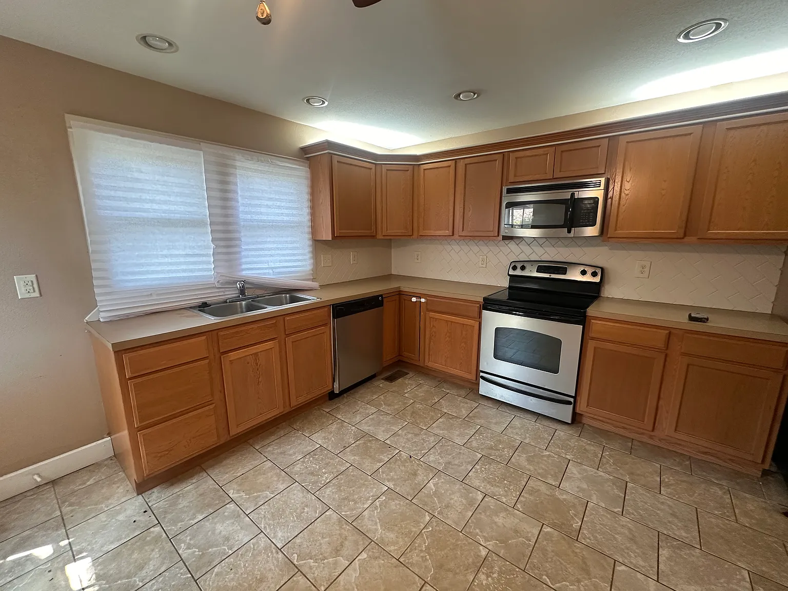 2 bed, 794 sqft, $1,150 — Photo 3
