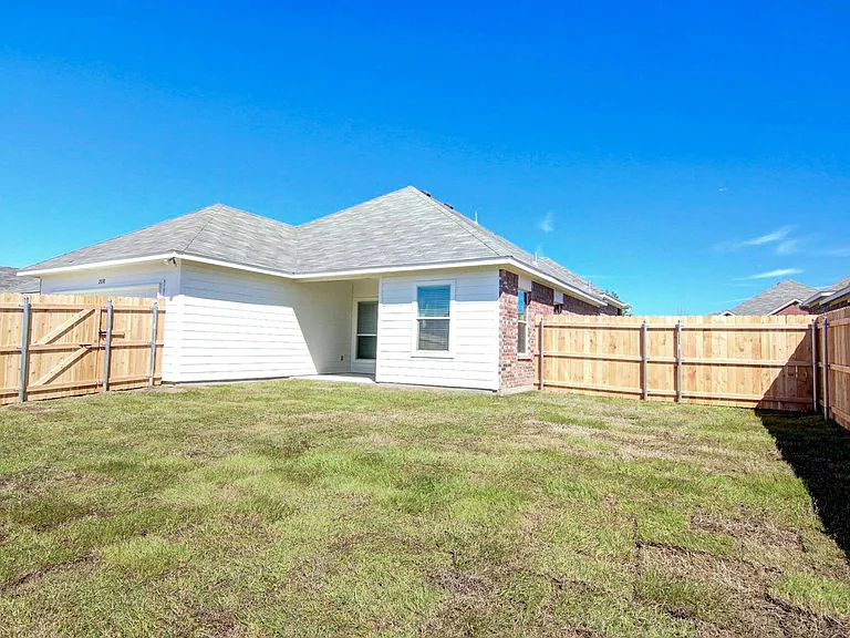2038 Dyer St — Photo 9