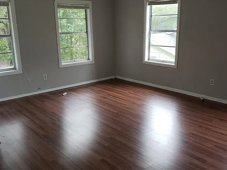 209 W Kirby St — Photo 8