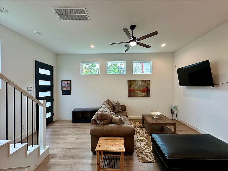 203 Danna Ln #D — Photo 2