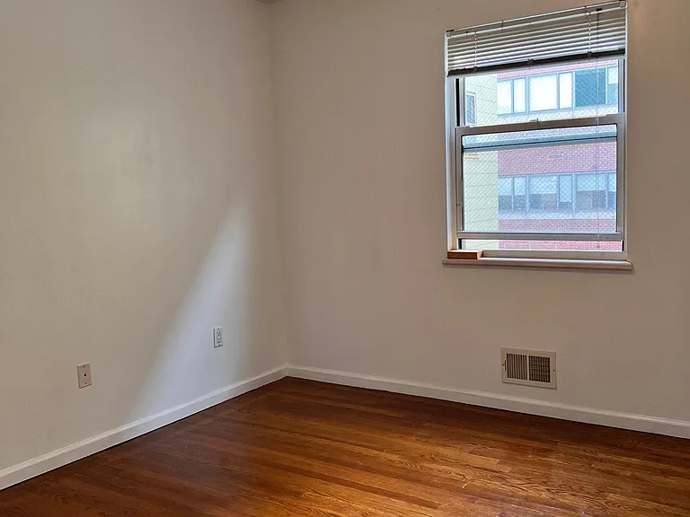 420 William St #1 — Photo 11