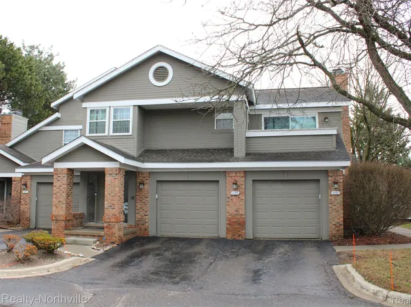 6651 Hearthside Ct #1, West Bloomfield, MI 48322