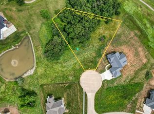 2975 Hickory Cir, Pella, IA 50219