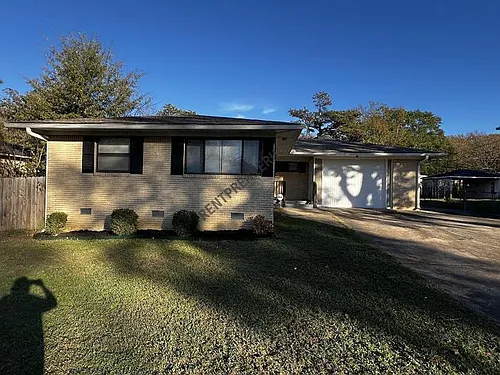 4016 Maple St Photo 1