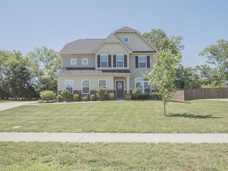 1st image of 2514 Parkwood Dr