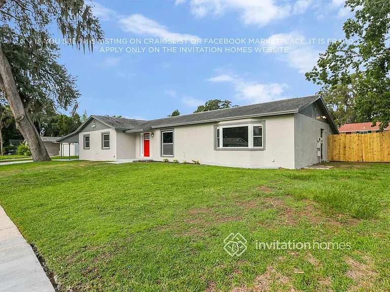 810 Bishop Pl — Photo 3