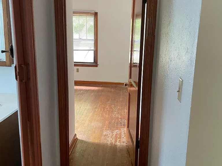 1012 Aspen Rd — Photo 2