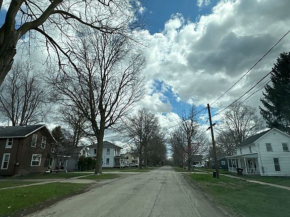 4th image of 305 Hill St