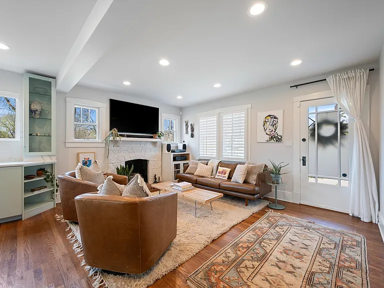 207 Morton Ave — Photo 8