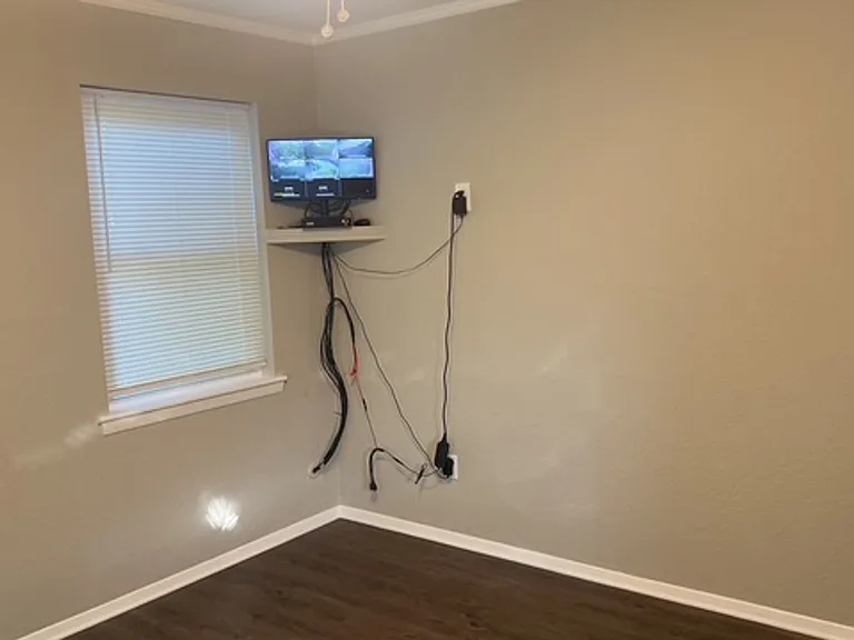 201 Straw Rd — Photo 3