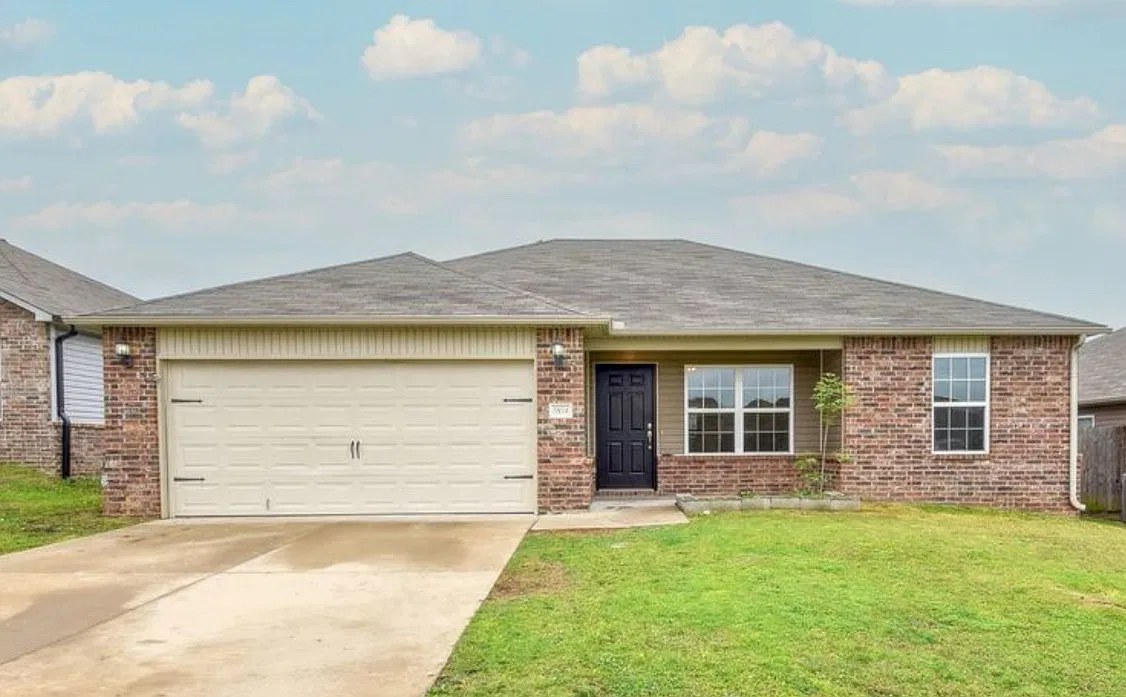 3 bed, 1139 sqft, $1,800 — Photo 1
