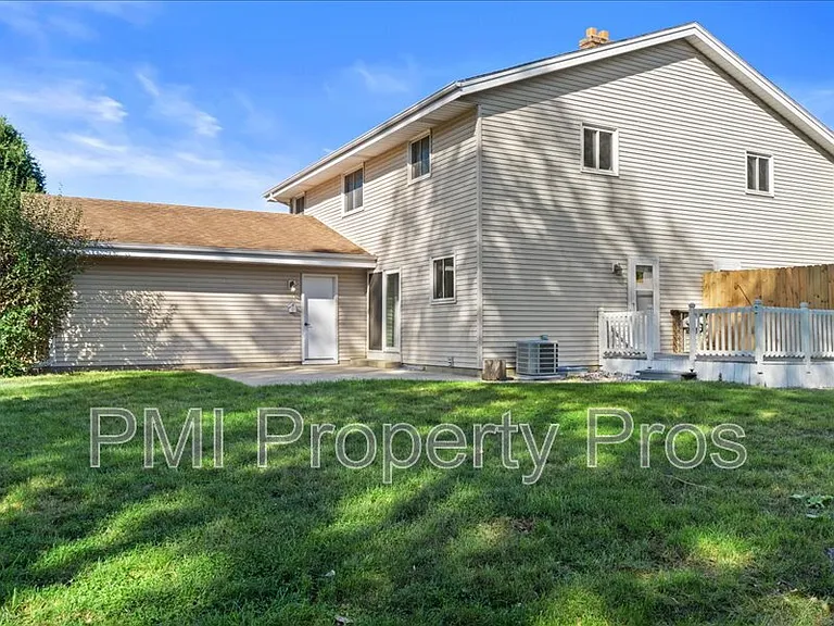 8148 S 88th St — Photo 39