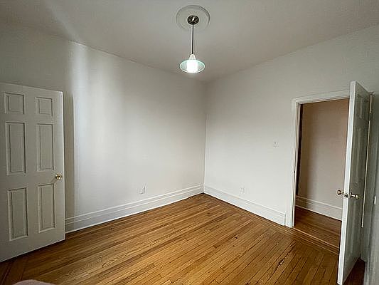 5th image of 3660 Broadway #533