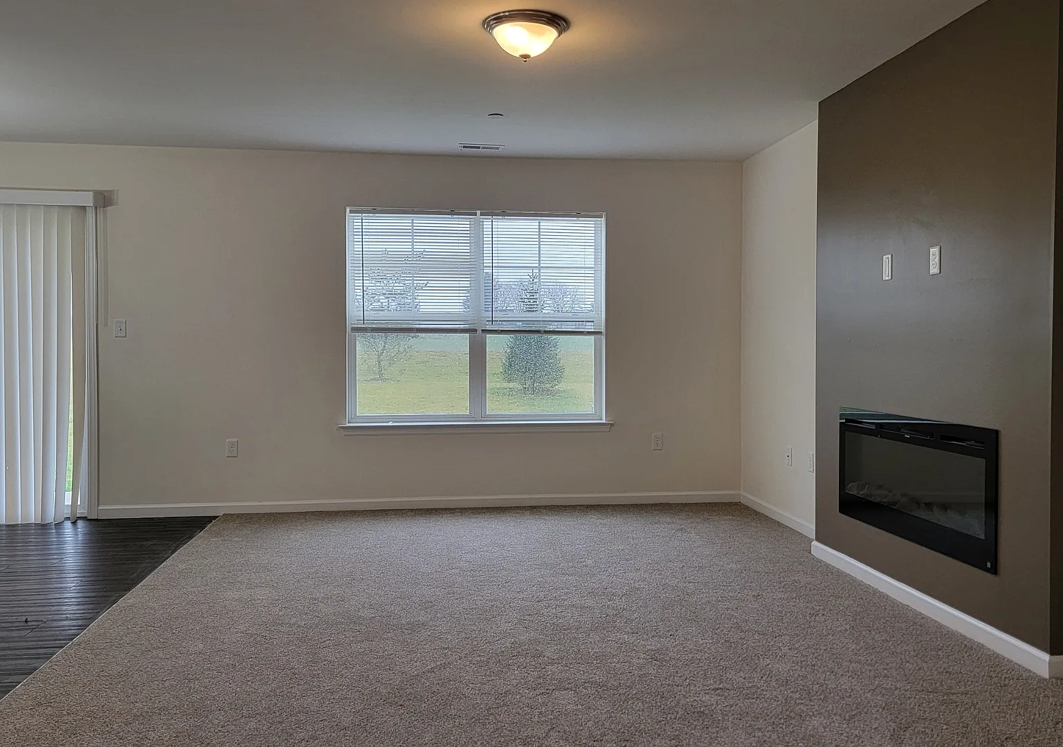 3 bed, 2.5 bath, 1400 sqft, $1,950 — Photo 4