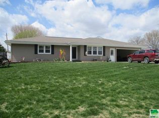 210 E Ridgeview Dr, Cherokee, IA 51012