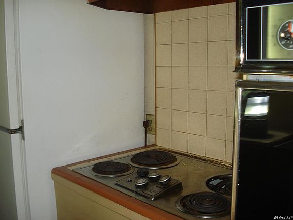 3rd image of 6691 Golf View Dr