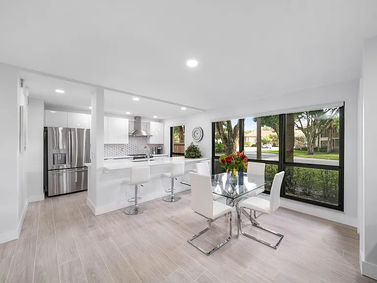 505 Brackenwood Pl — Photo 3