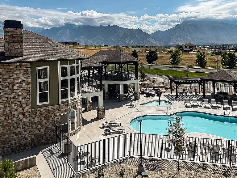 Clubhouse - Pool Mountain View