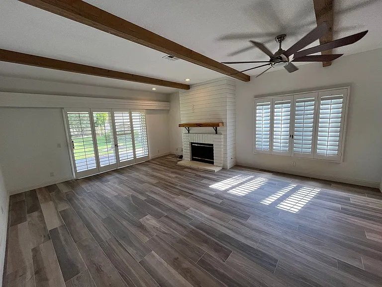 289 Vista Royale Cir W — Photo 32