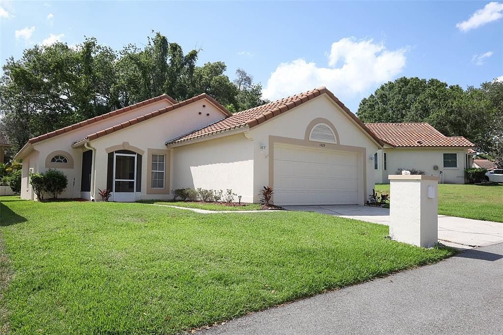 1029 E Pebble Beach Cir