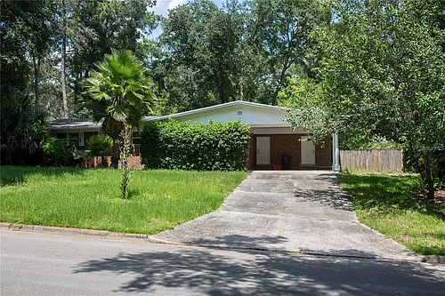 1009 NW 39th Dr Photo 1