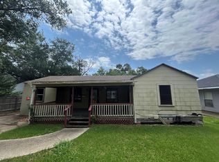 6136 25th St, Groves, TX 77619