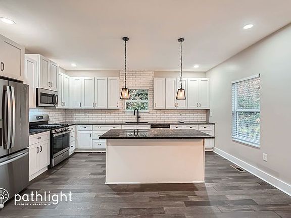 5th image of 160 Buckthorn Ct