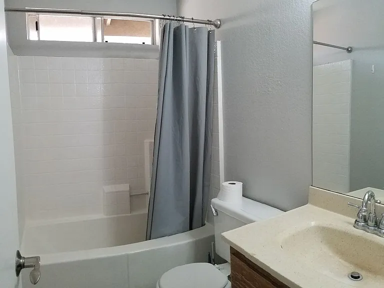 1018 Grape St — Photo 16