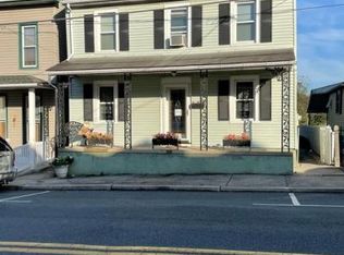 39 S 2nd St, Womelsdorf, PA 19567