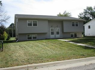 1416 Delta Dr, Cedar Falls, IA 50613