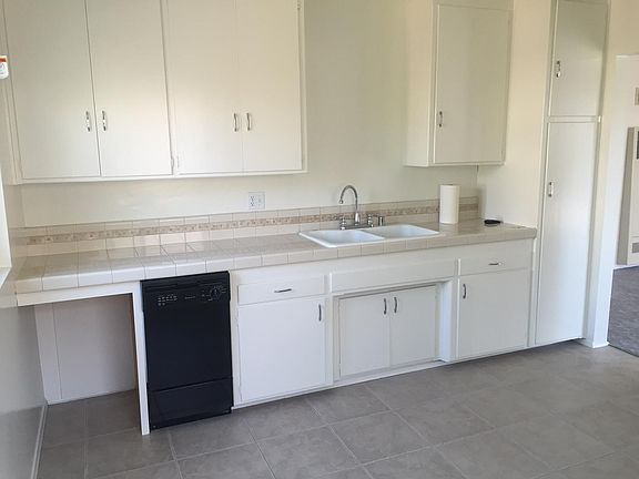 5th image of 3913 Centre St APT C