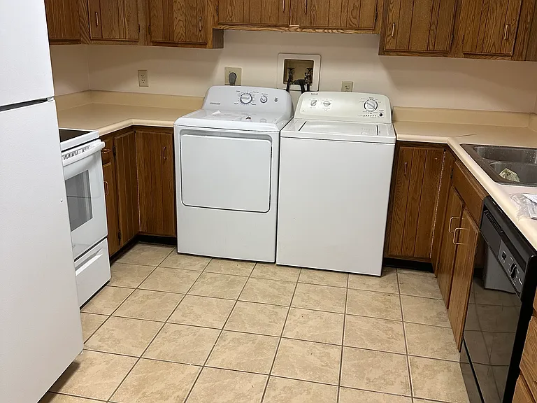 111 Evergreen St #10 — Photo 6